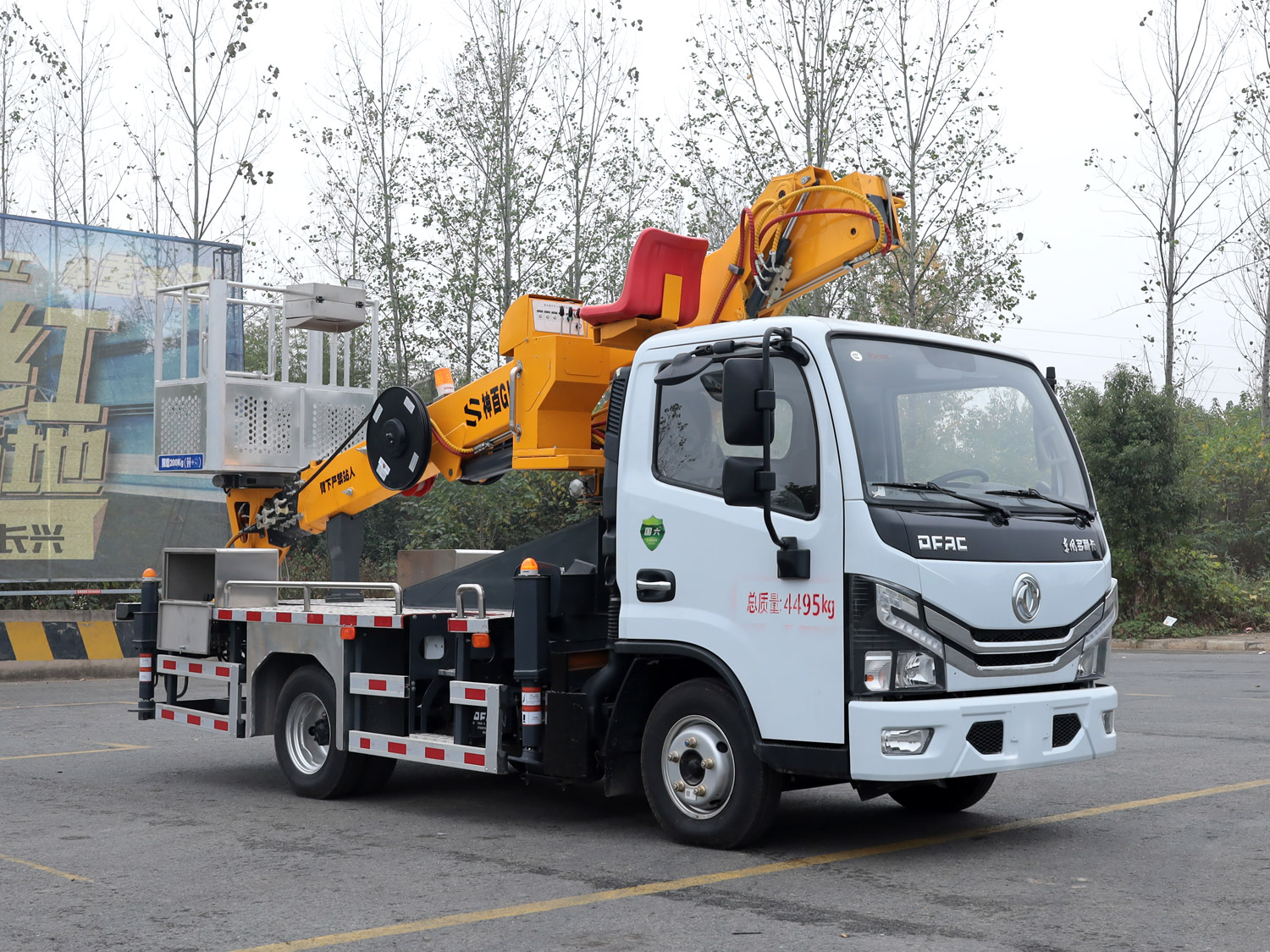 東風多利卡D5單排藍牌高空作業(yè)車