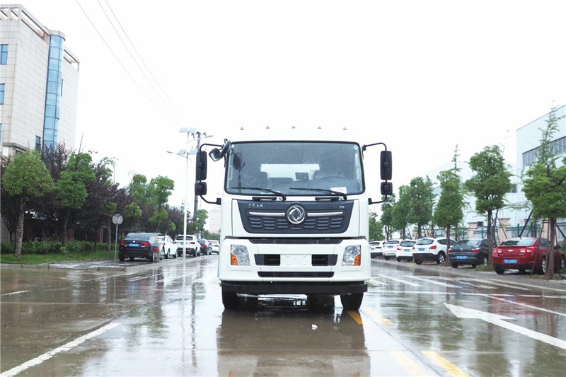東風天龍后八輪20噸噴霧車，國六綠化噴灑車